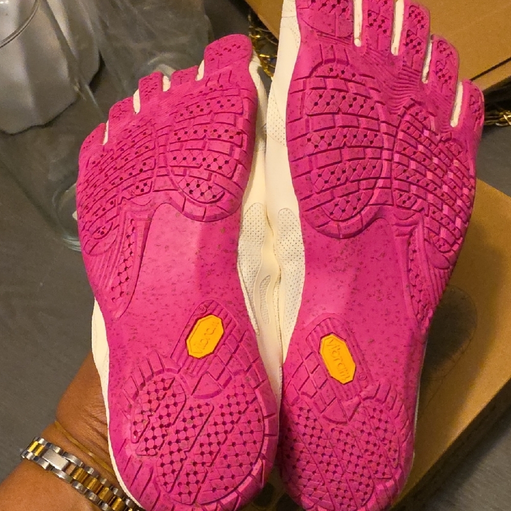 Vibram FiveFingers Women's Cream and Pink Minimalist Toe Shoes - Picture 2 of 5